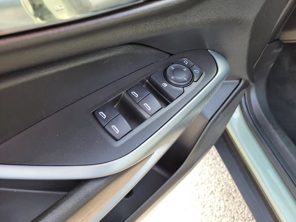 Used 2024 Chevrolet Trax RS FWD image 19