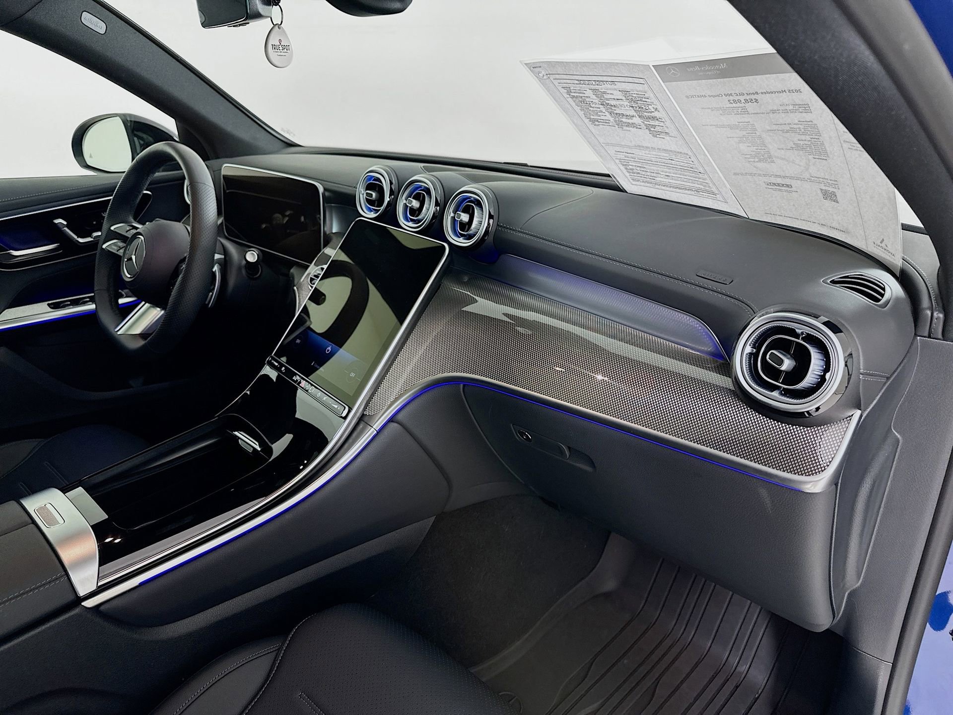 Used 2025 Mercedes-Benz GLC 300 4MATIC image 30