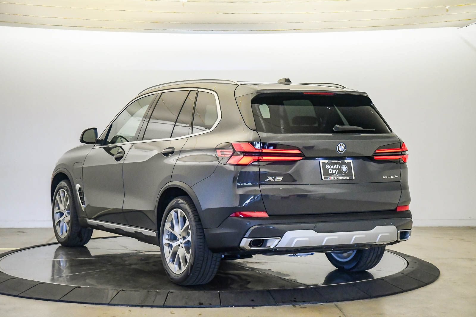 New 2026 BMW X5 xDrive50e AWD/4WD image 2