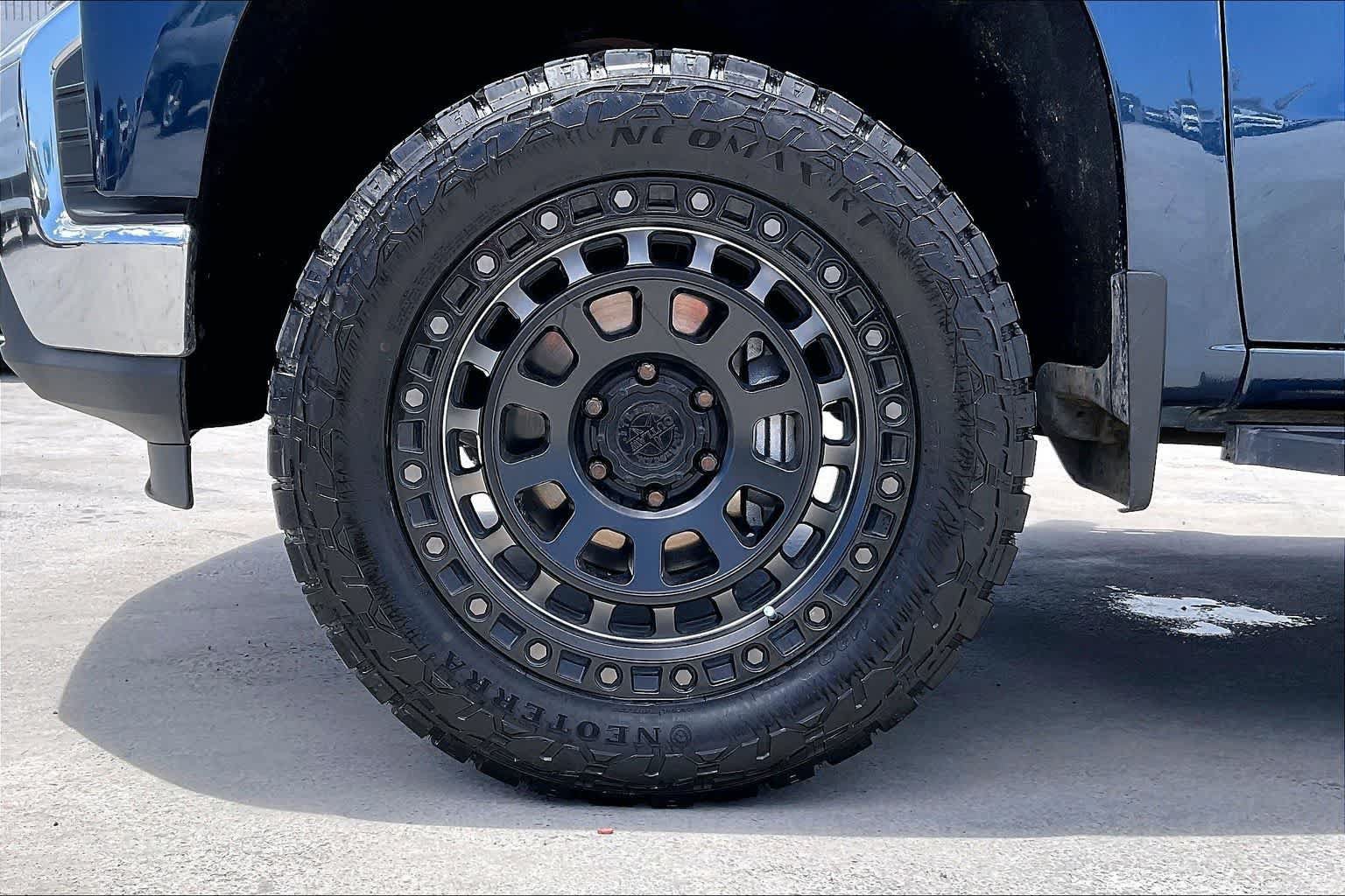 Used 2022 Chevrolet Silverado 1500 LT w/ Convenience Package II RWD image 8