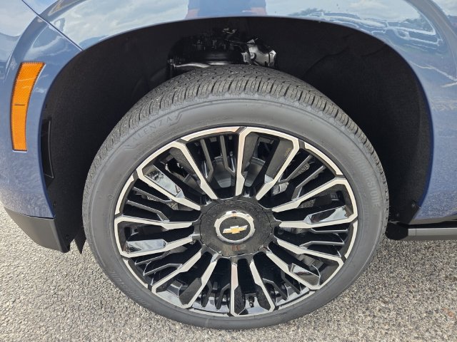 New 2026 Chevrolet Suburban High Country AWD/4WD image 5