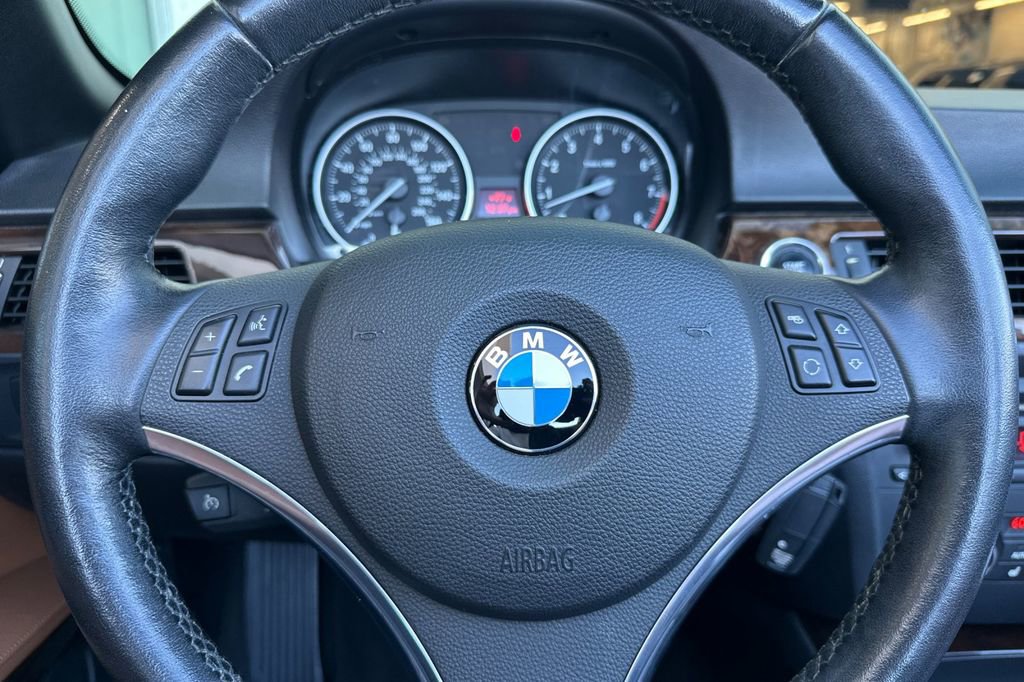 Used 2011 BMW 328i Convertible image 22