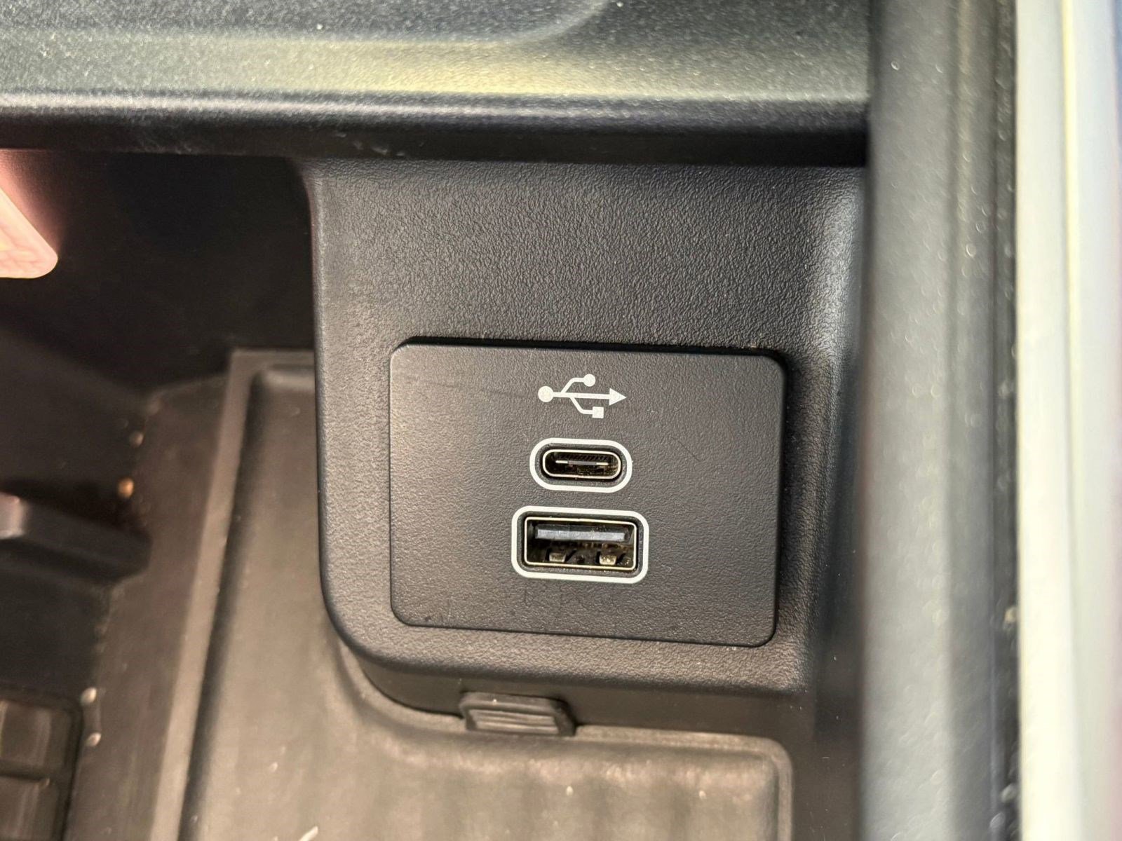 Used 2025 Ford Expedition Active AWD/4WD image 29