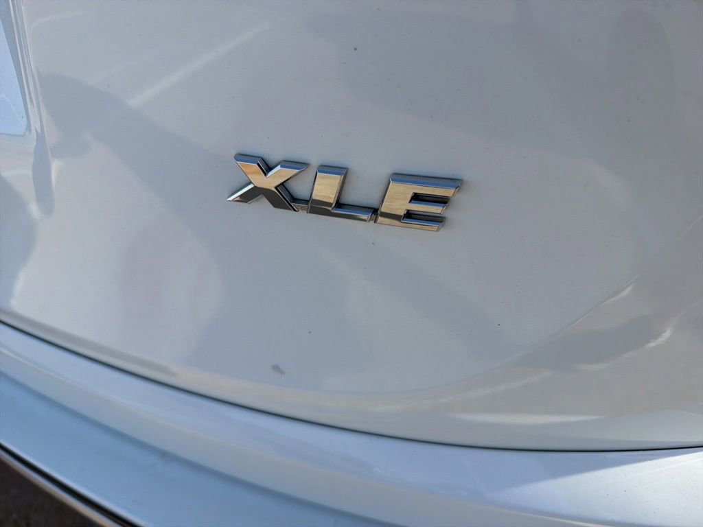 Used 2017 Toyota RAV4 XLE FWD image 9