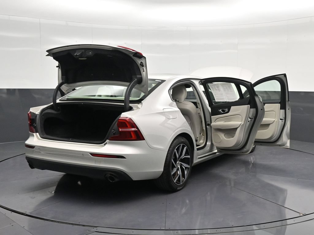 Used 2020 Volvo S60 T5 Momentum FWD image 30