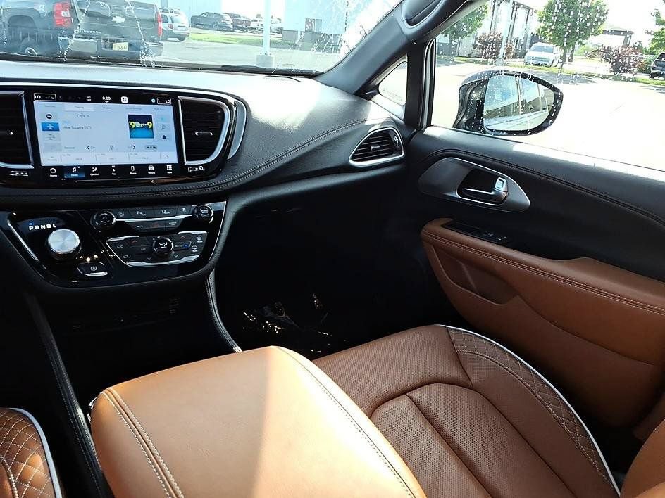 Used 2026 Chrysler Pacifica Pinnacle FWD image 24