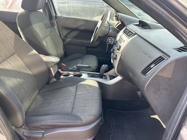 Used 2010 Ford Focus SE image 11