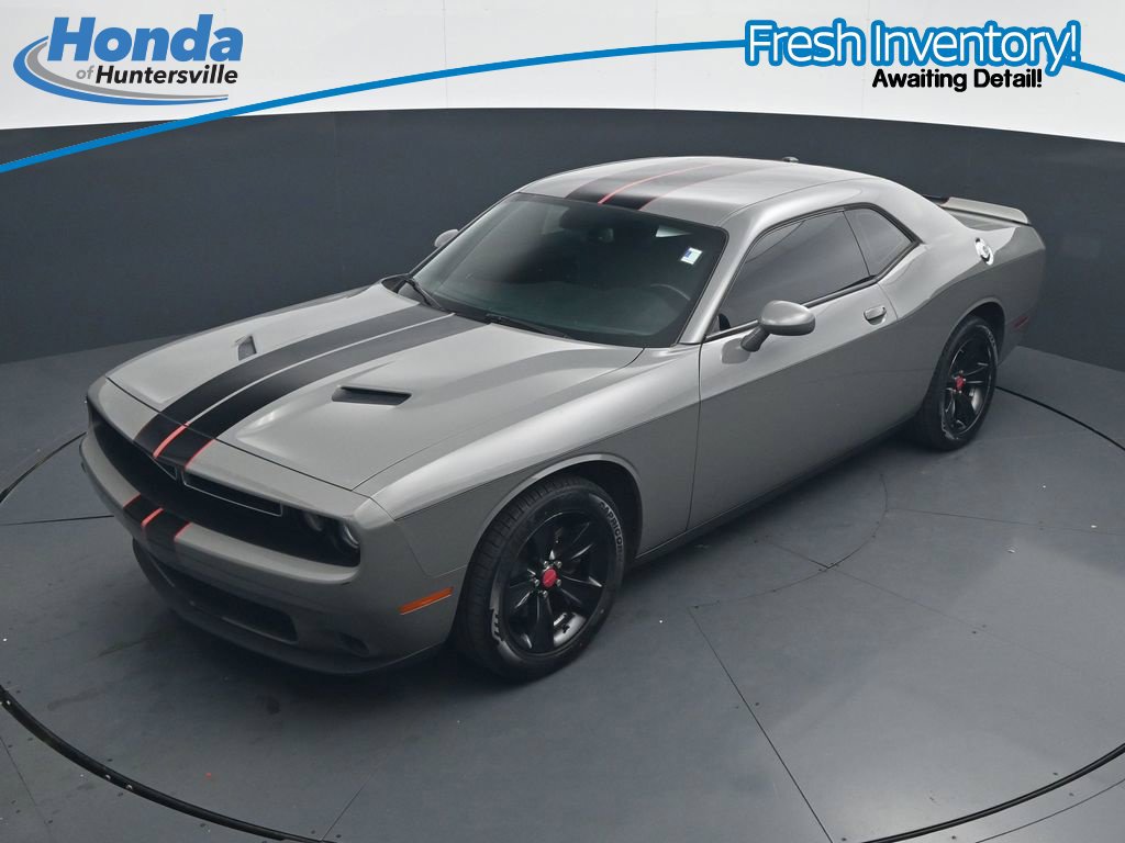 Used 2019 Dodge Challenger SXT RWD image 28