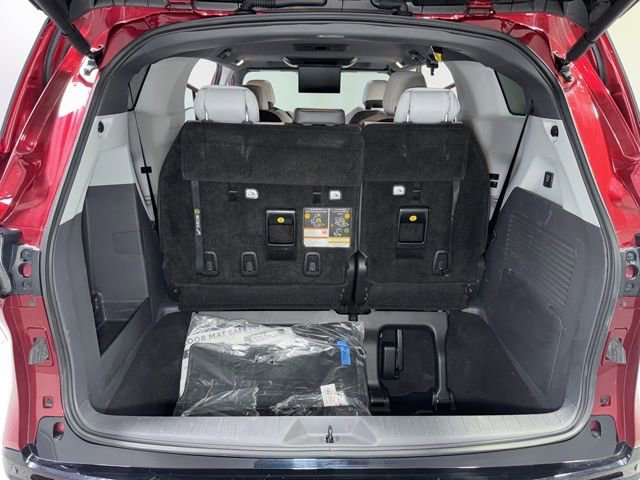 Used 2022 Toyota Sienna XSE FWD image 32