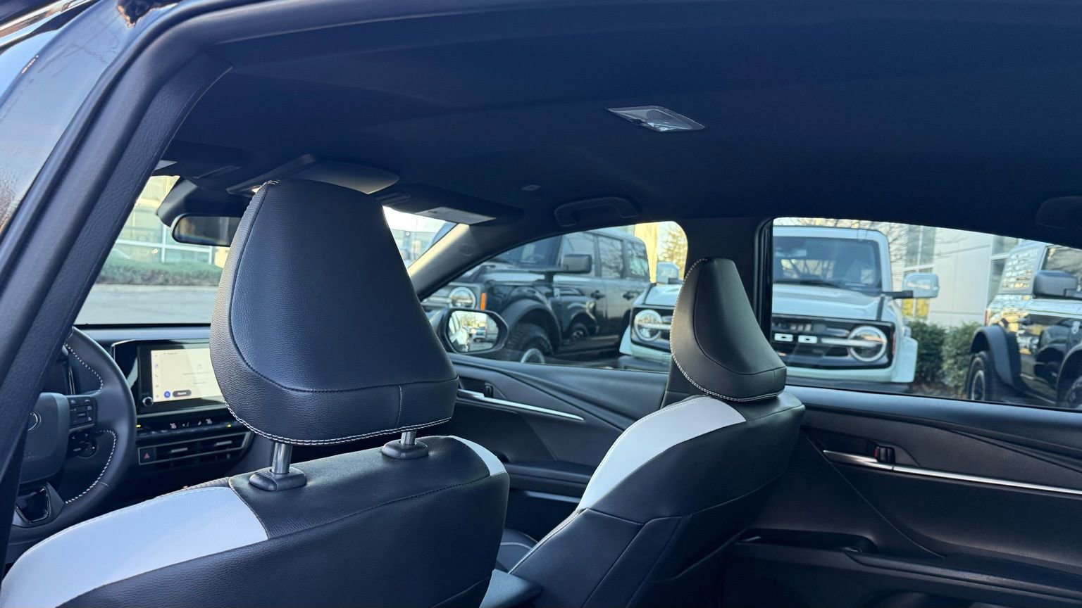 Used 2025 Toyota Camry SE image 32