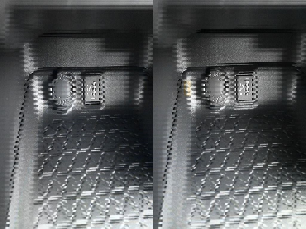 New 2025 Toyota RAV4 LE image 32