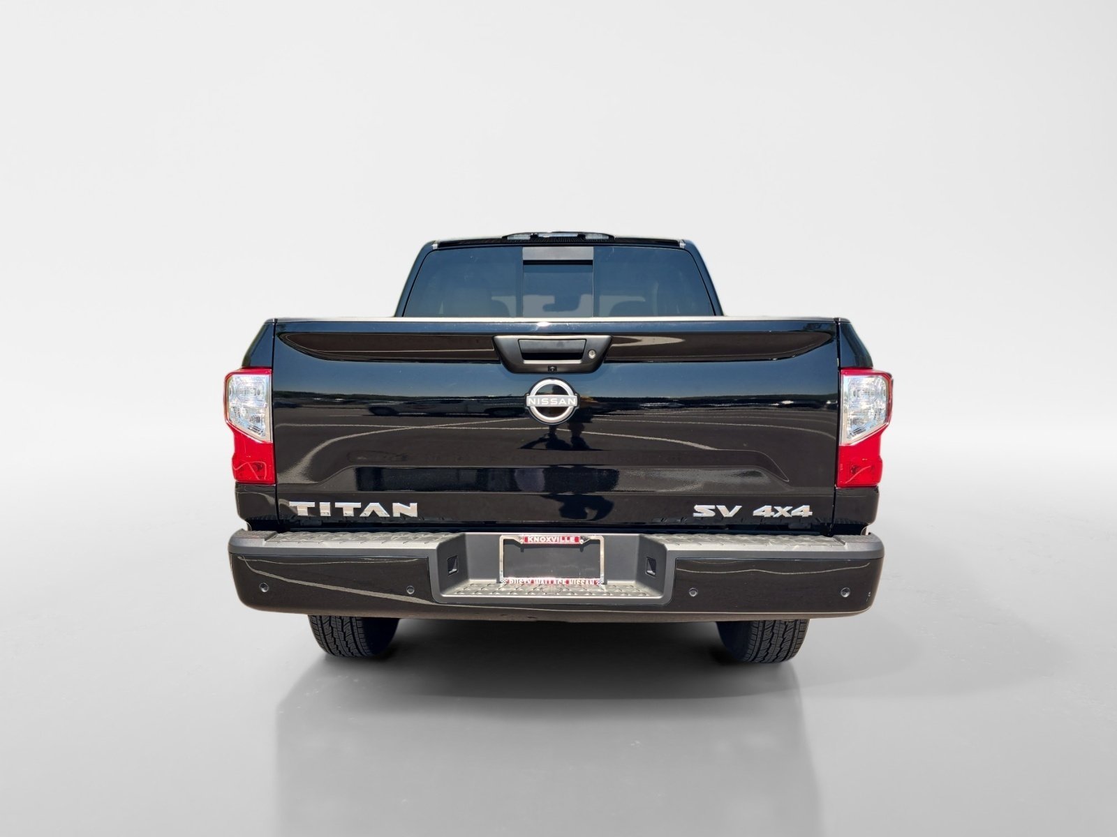 Used 2024 Nissan Titan SV image 4