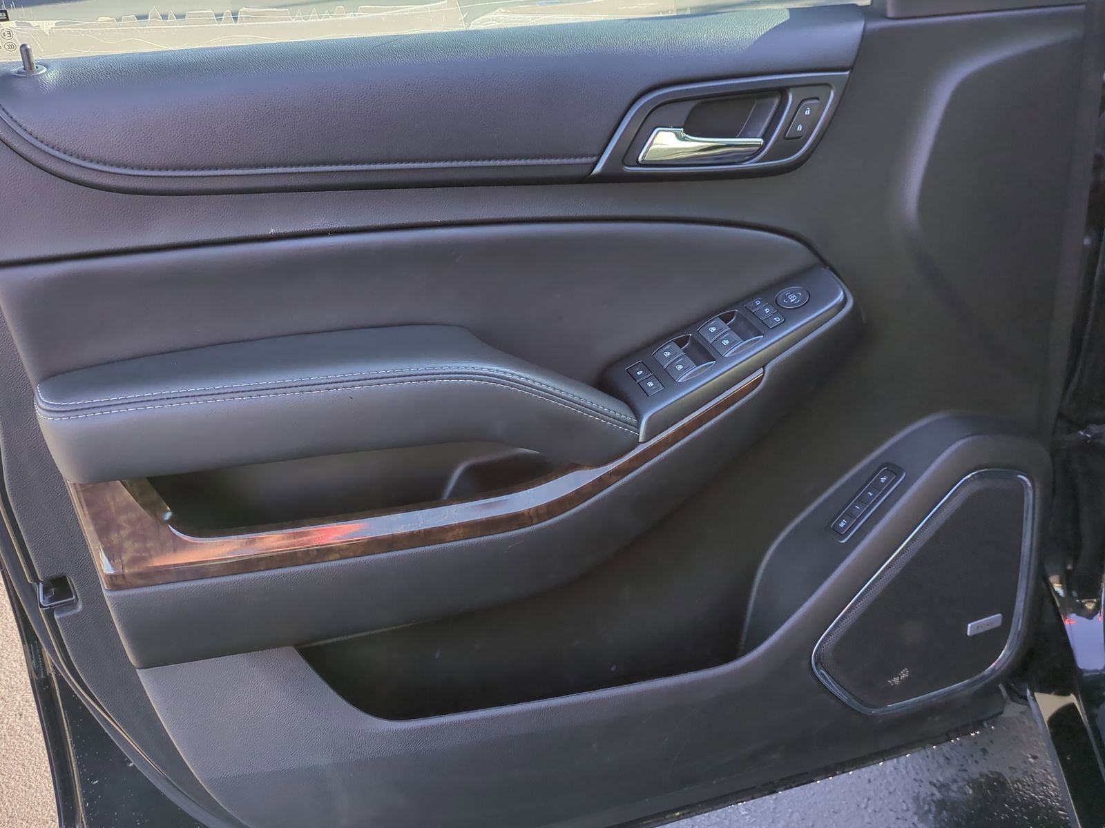 Used 2018 Chevrolet Suburban LT w/ Luxury Package image 10