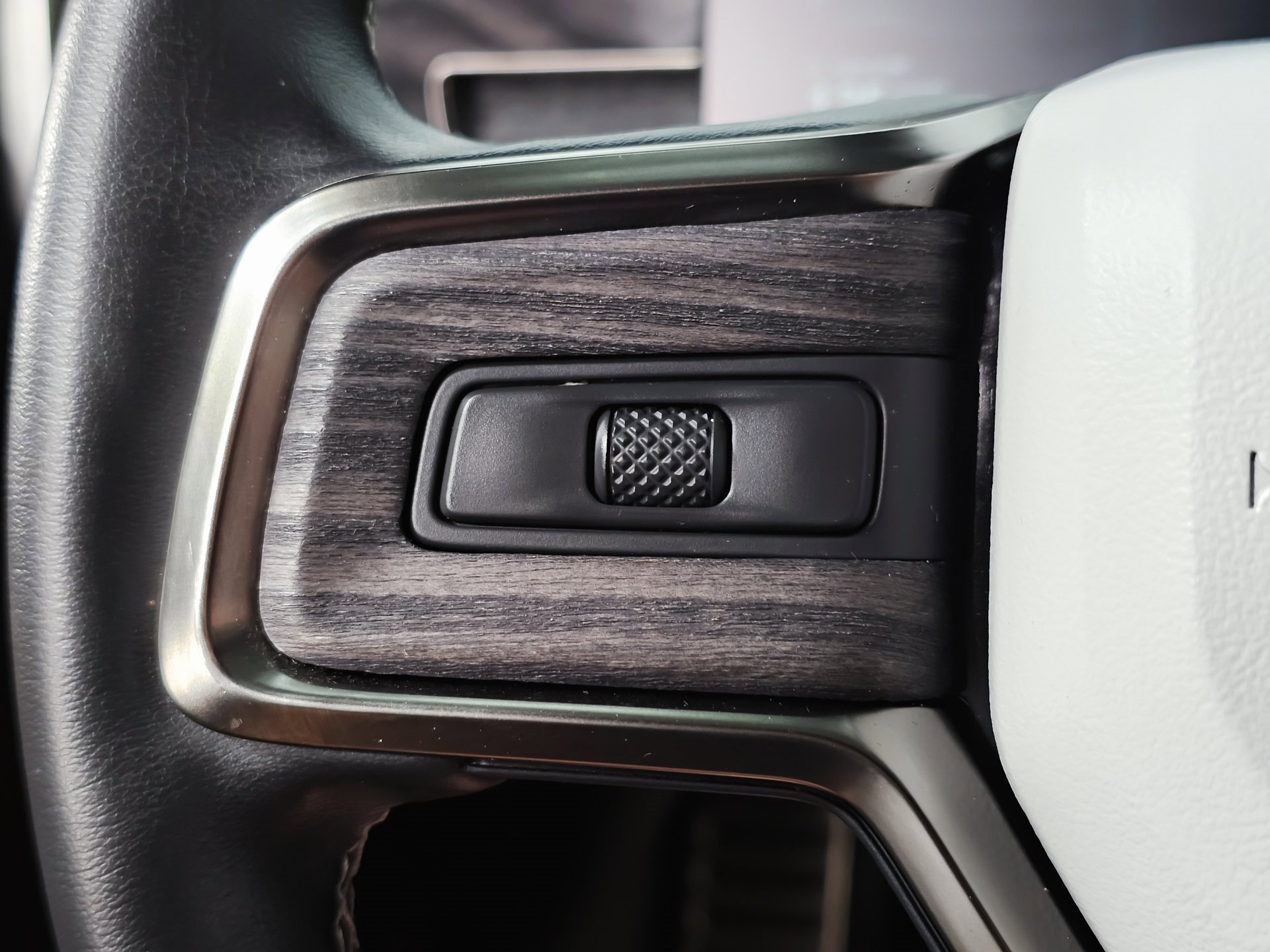 Used 2022 Rivian R1T Adventure image 46