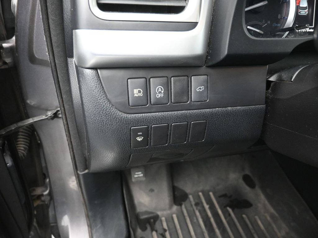 Used 2017 Toyota Highlander XLE AWD/4WD image 12