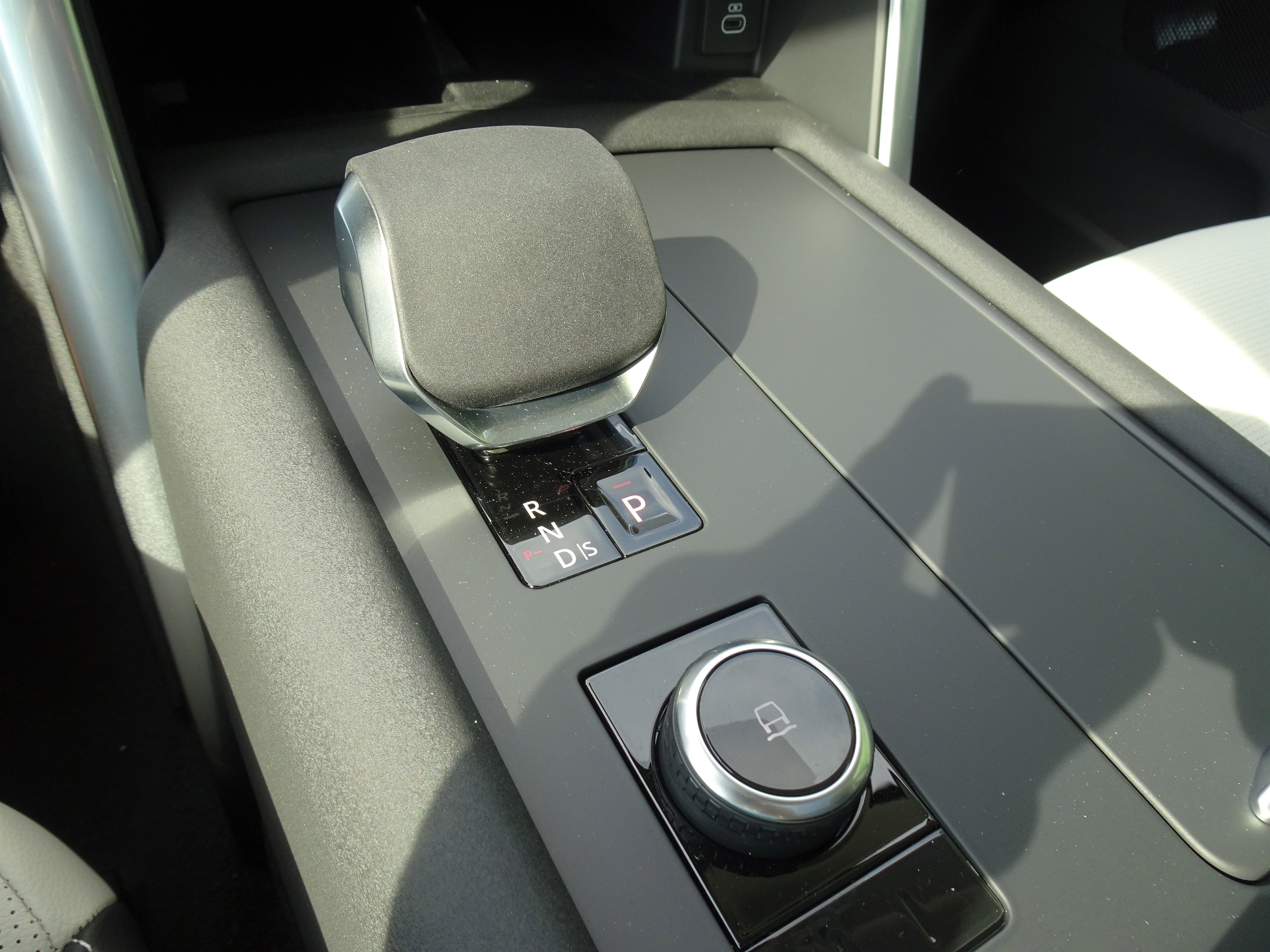 New 2025 Land Rover Discovery S image 25