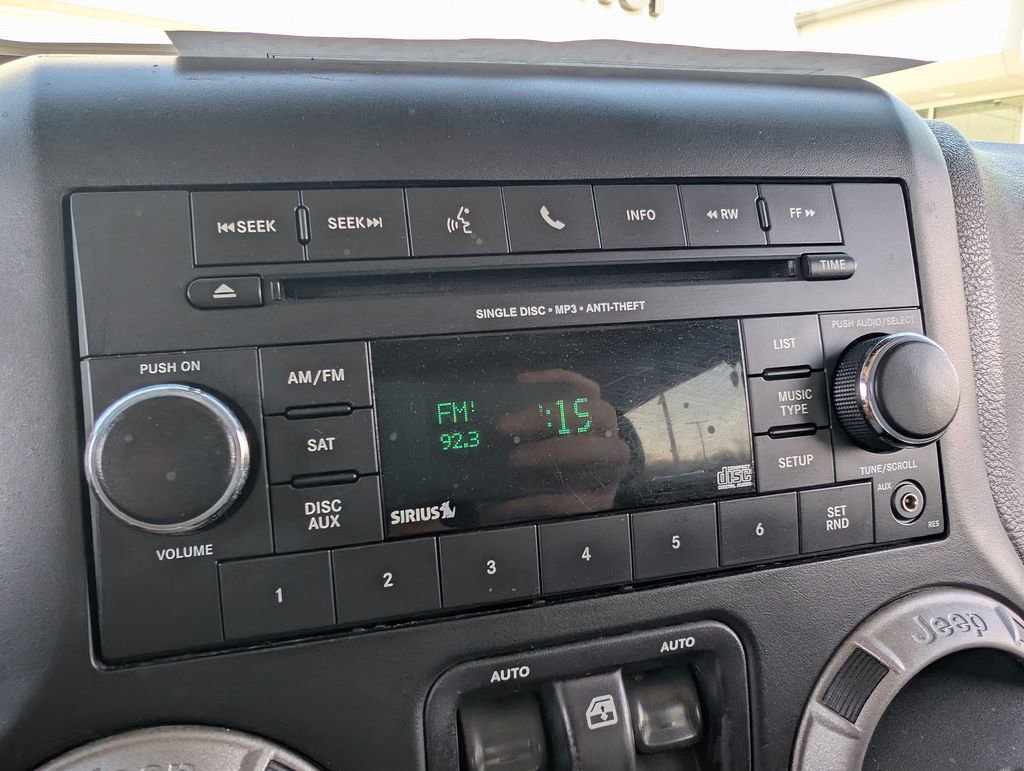 Used 2015 Jeep Wrangler Sport image 21