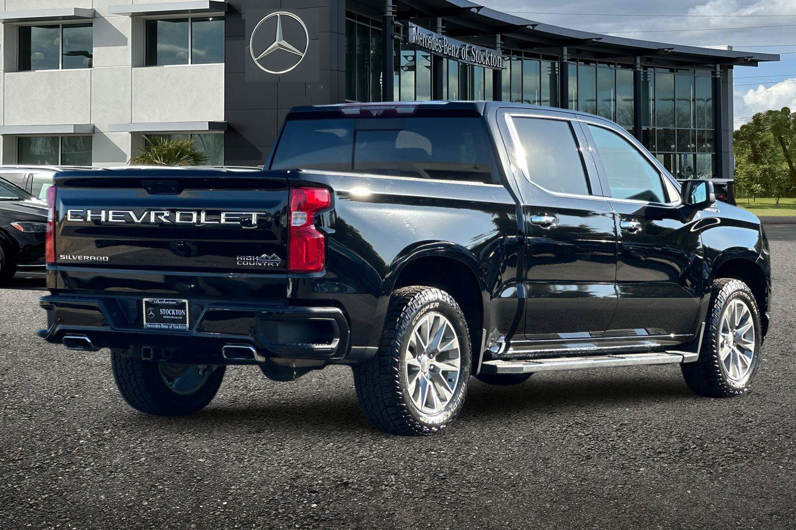 Used 2020 Chevrolet Silverado 1500 High Country w/ Technology Package AWD/4WD image 4