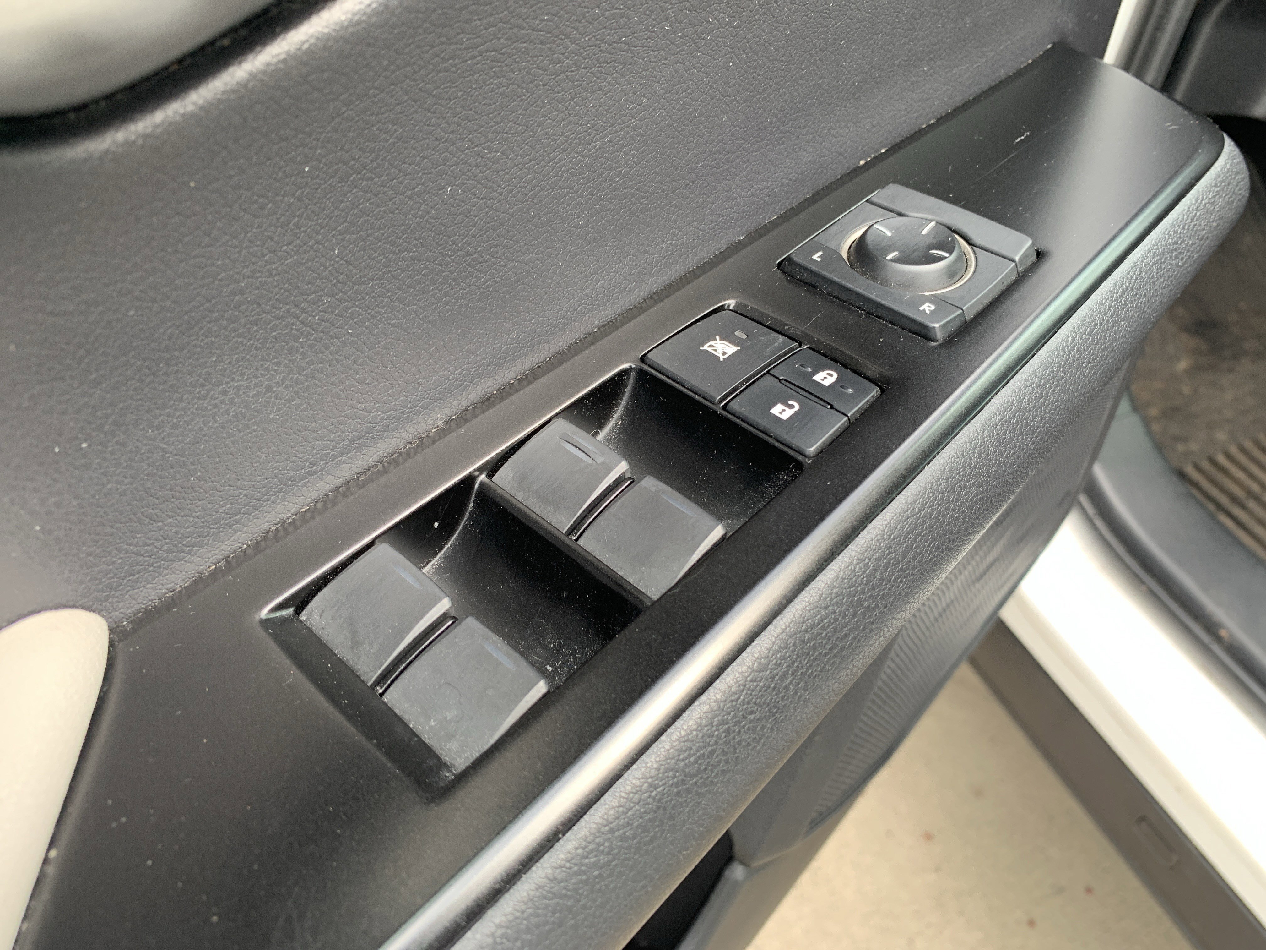 Used 2020 Lexus UX 200 w/ Premium Package image 15
