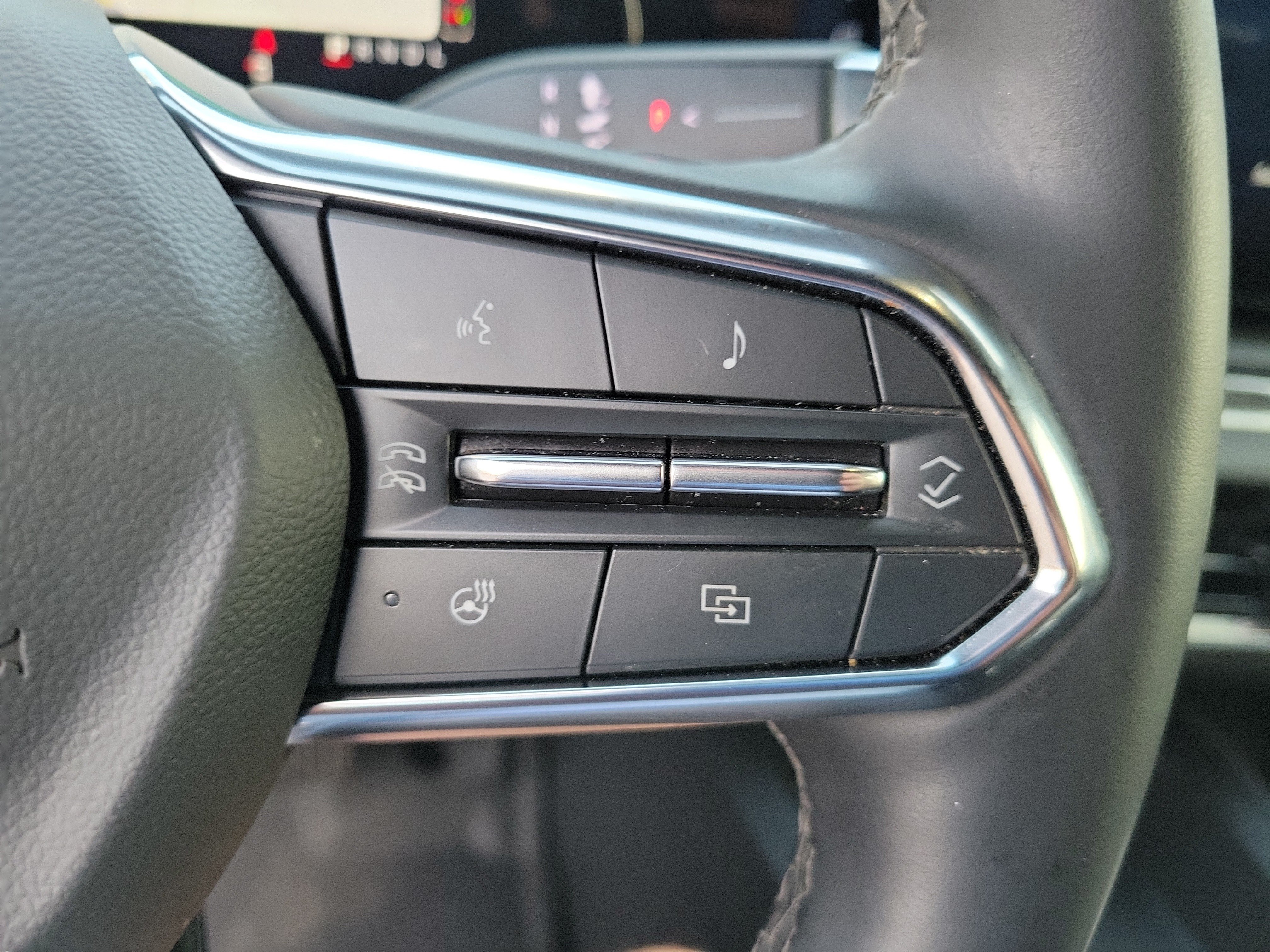 Used 2025 Chevrolet Equinox LT w/ Safety and Technology Package FWD image 20
