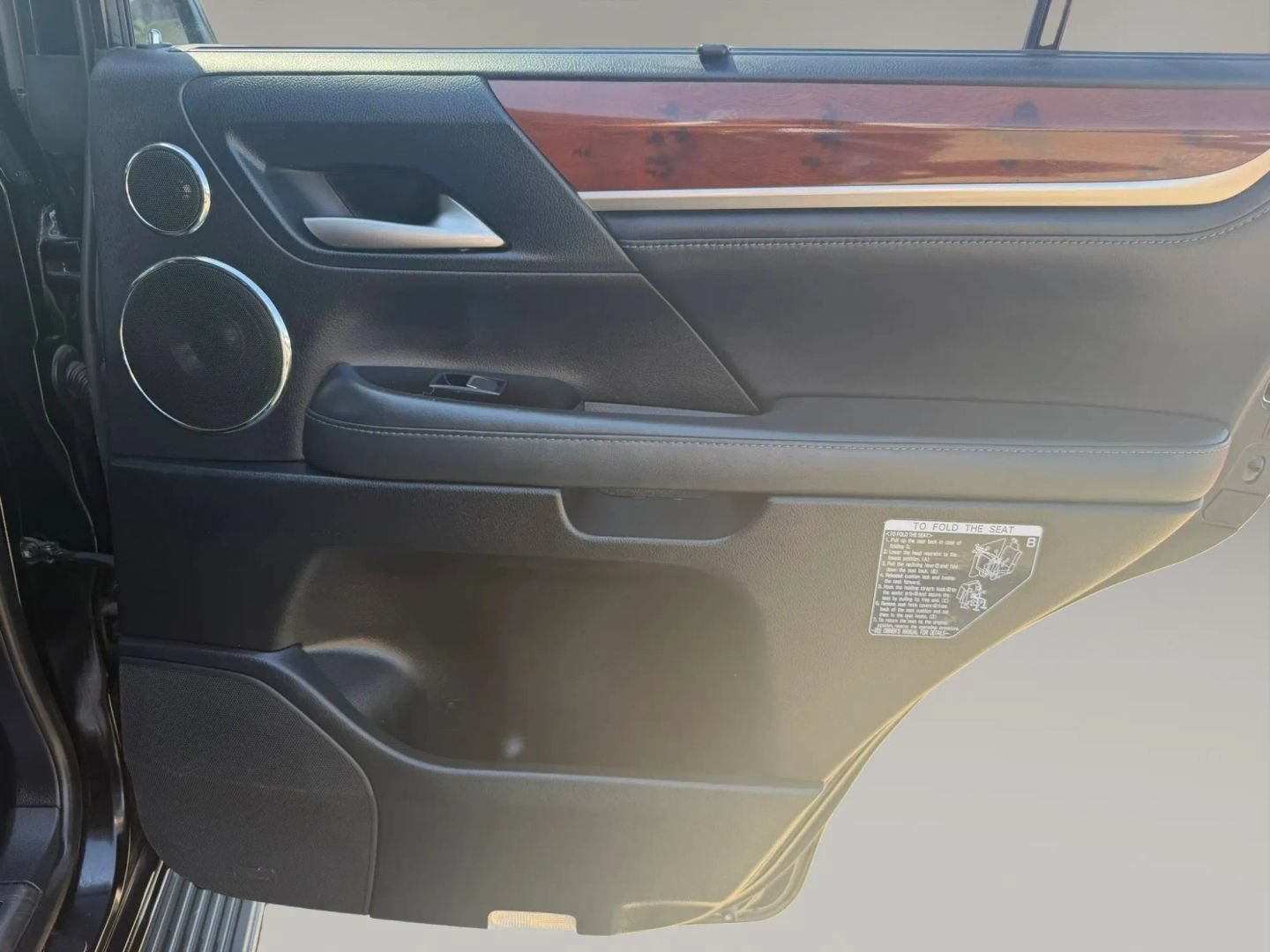 Used 2017 Lexus LX 570 4WD w/ Luxury Package image 19