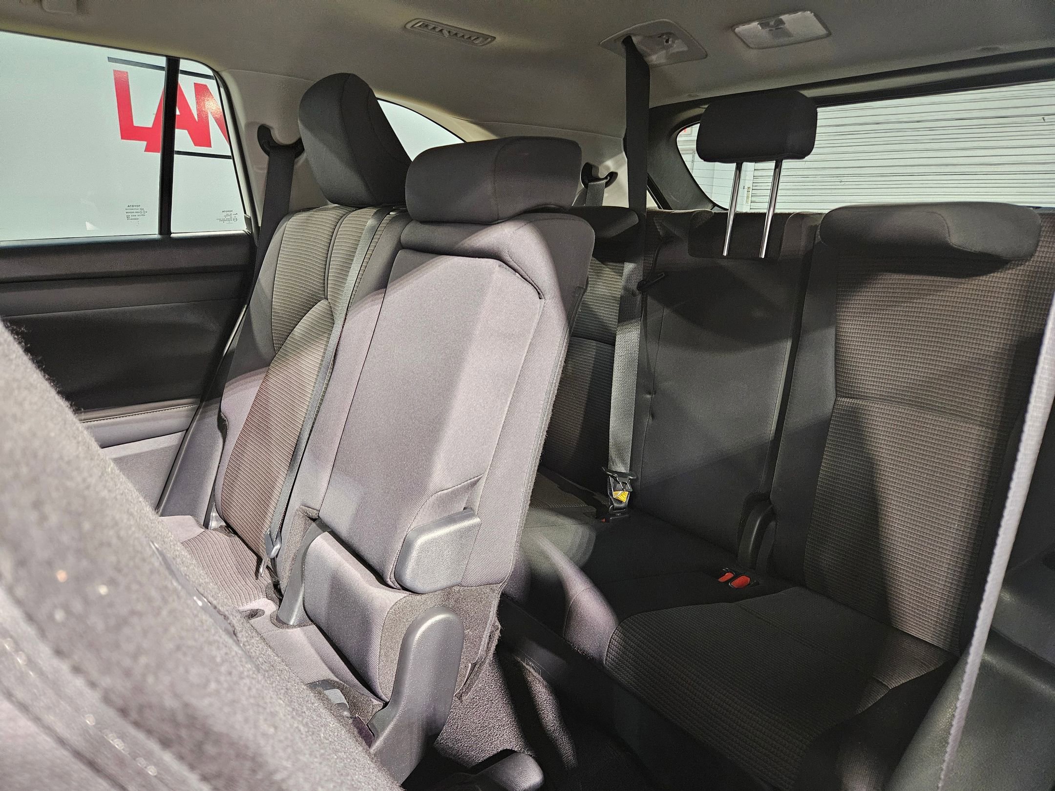 Certified 2025 Toyota Highlander LE FWD image 37
