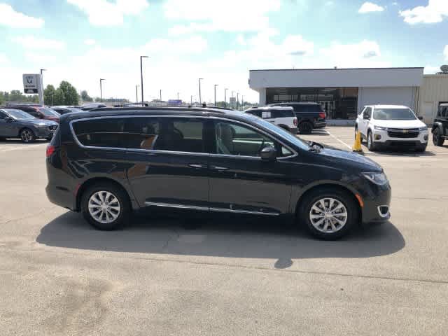 Used 2017 Chrysler Pacifica Touring-L FWD image 7