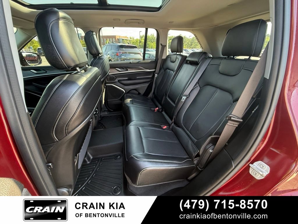 Used 2023 Jeep Grand Cherokee Limited w/ Luxury Tech Group II AWD/4WD image 24