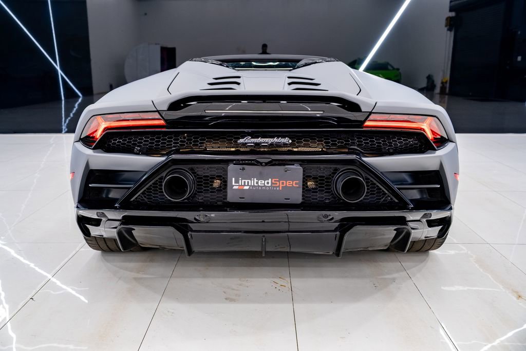 Used 2020 Lamborghini Huracan EVO image 21