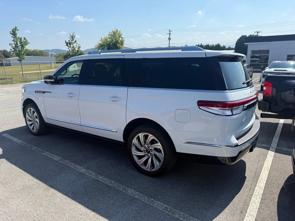 Used 2024 Lincoln Navigator L Reserve AWD/4WD image 10
