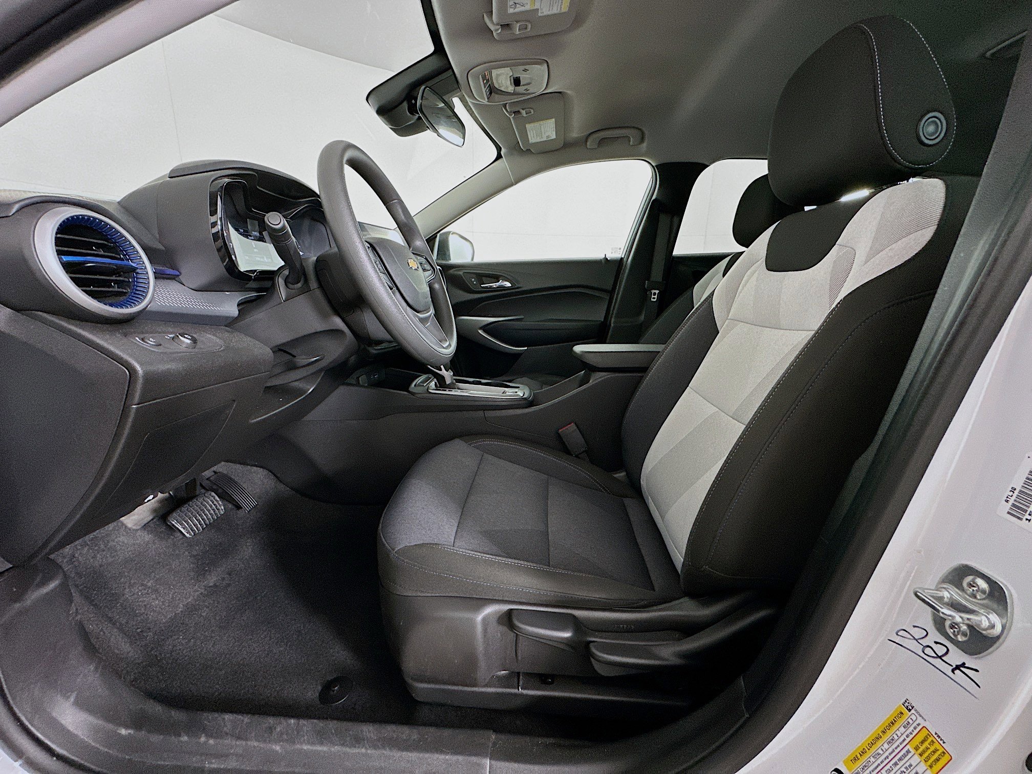 Used 2025 Chevrolet Trax LS image 13