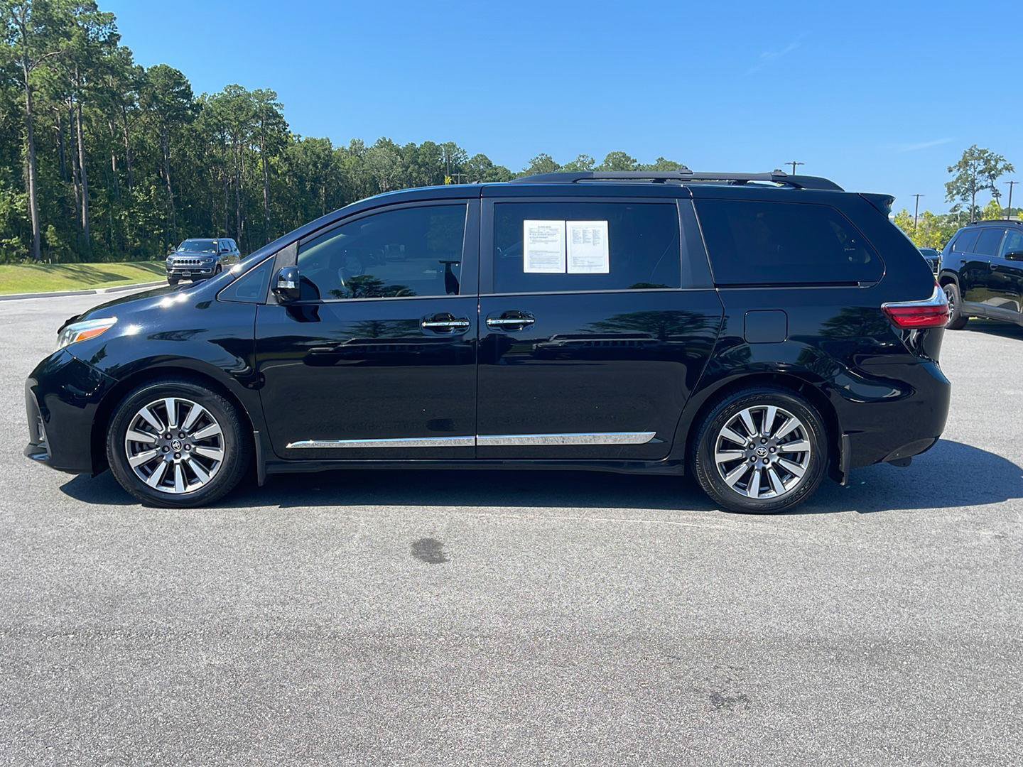 Used 2020 Toyota Sienna Limited Premium FWD image 4