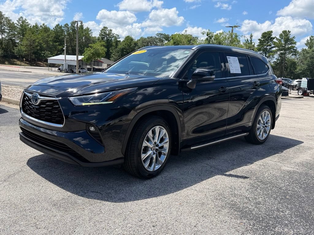 Used 2022 Toyota Highlander Limited FWD image 3