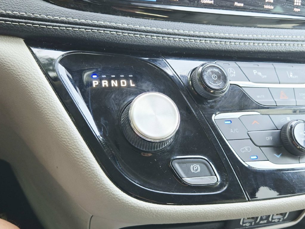 Used 2021 Chrysler Pacifica Touring-L FWD image 31