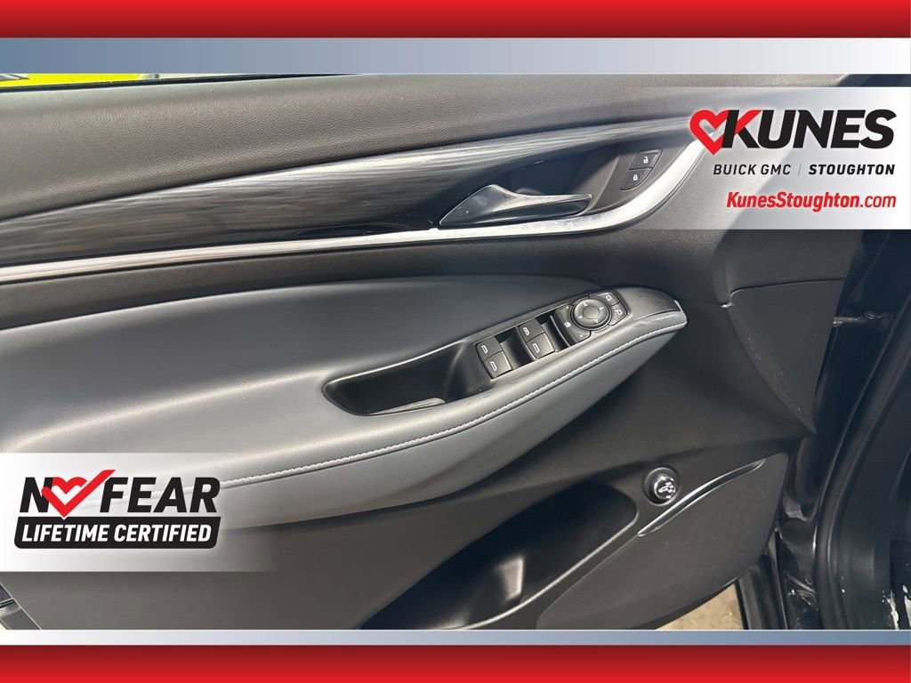 Used 2024 Buick Enclave Essence image 19