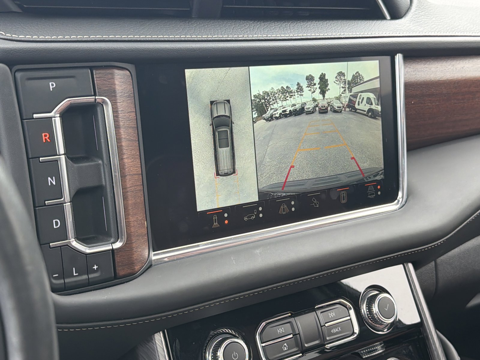 Used 2024 GMC Yukon XL Denali Ultimate AWD/4WD image 25