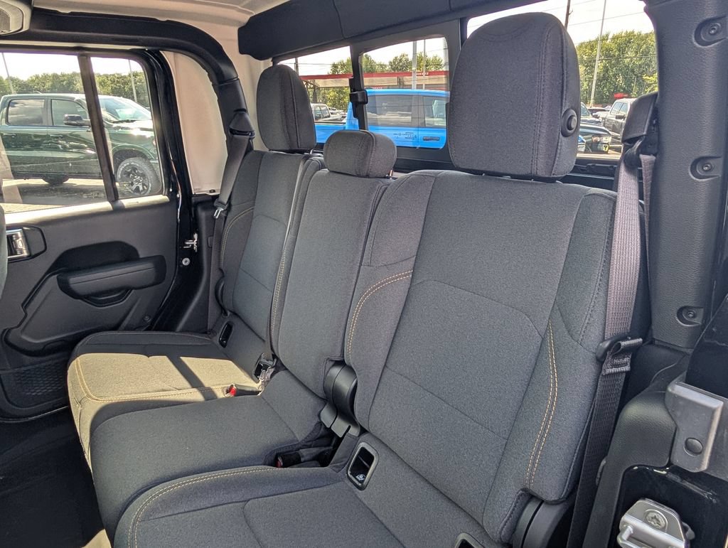 Used 2026 Jeep Gladiator Sport AWD/4WD image 12