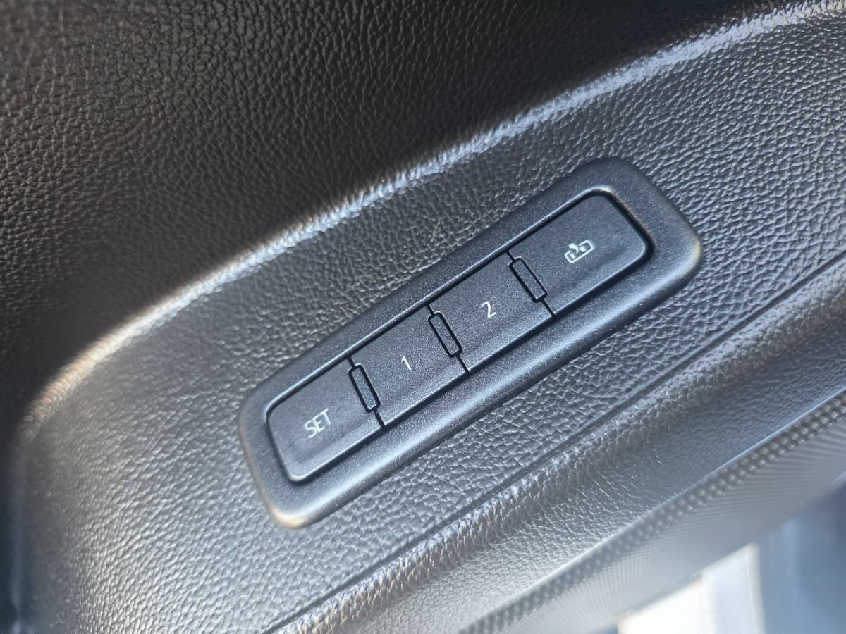 Used 2020 Chevrolet Suburban LT RWD image 14