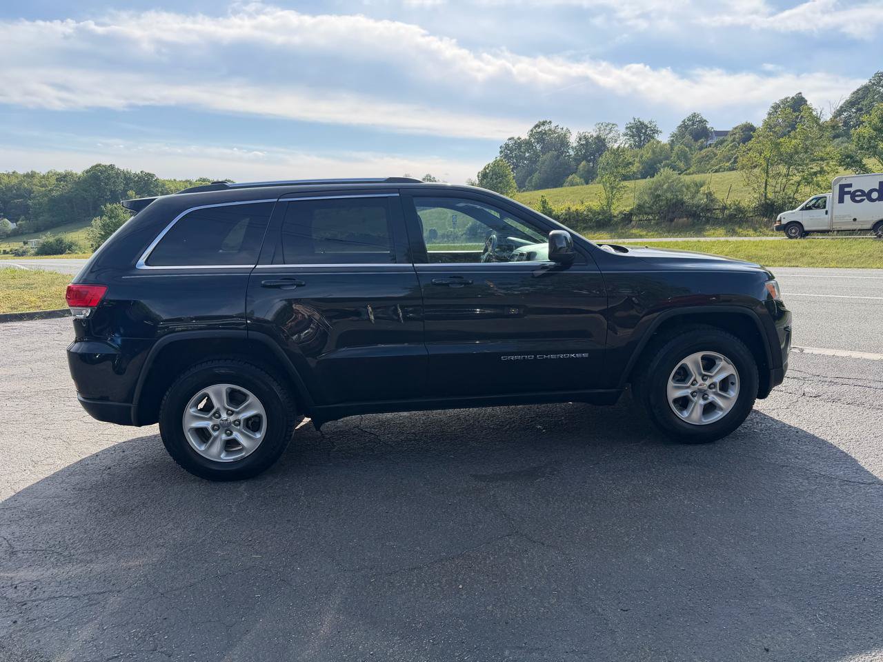 Used 2014 Jeep Grand Cherokee Laredo w/ Quick Order Package 23E AWD/4WD image 8