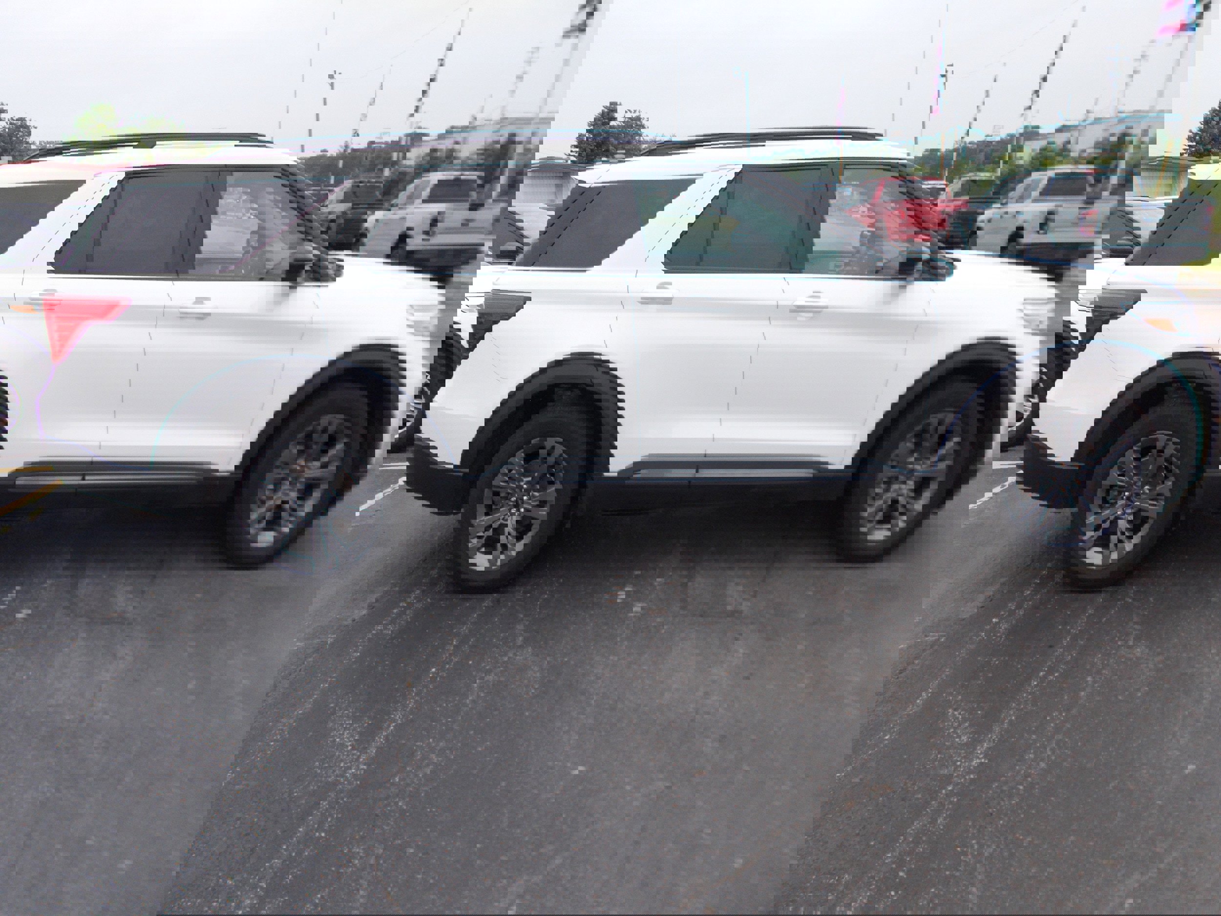 Used 2023 Ford Explorer XLT w/ Equipment Group 202A image 2