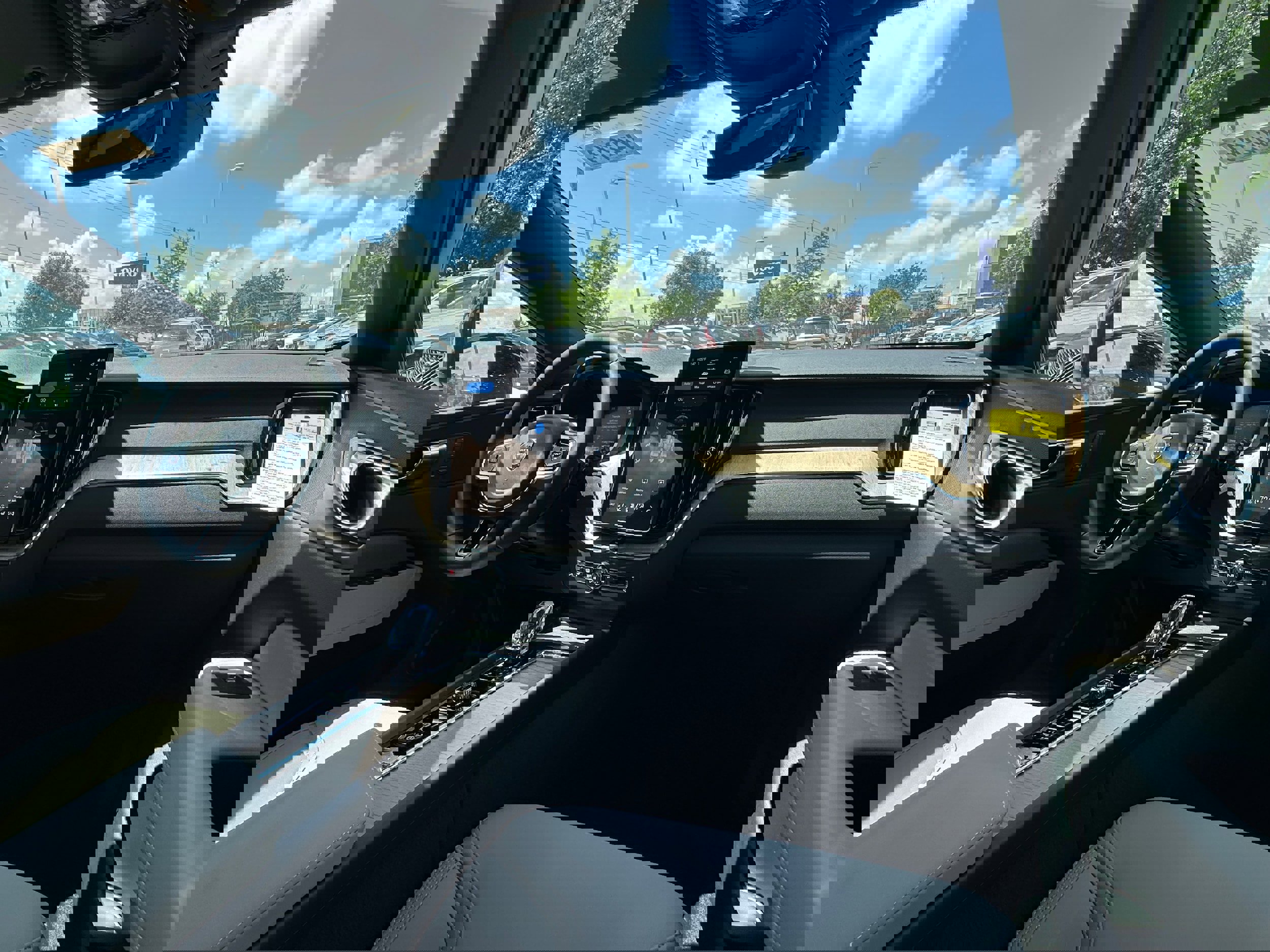 New 2026 Volvo XC60 B5 Core w/ Climate Package image 10