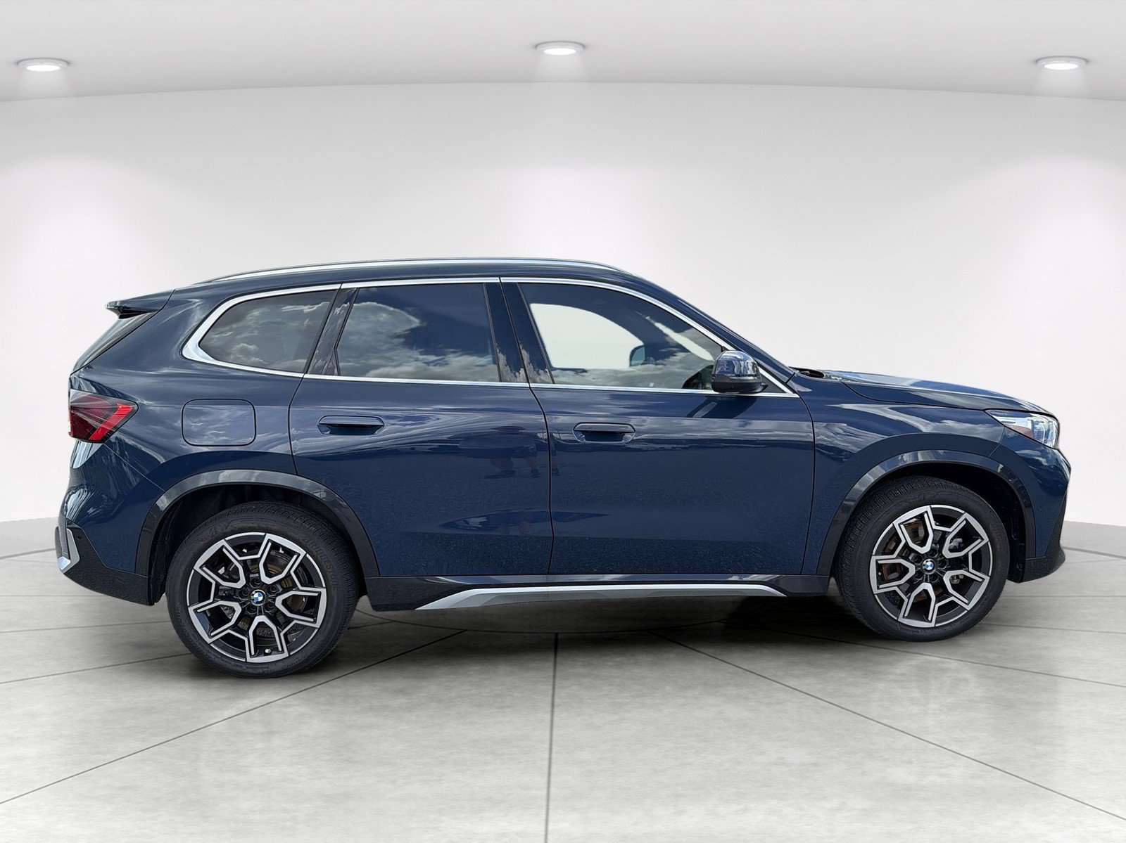 New 2026 BMW X1 xDrive28i w/ Technology Package AWD/4WD image 3