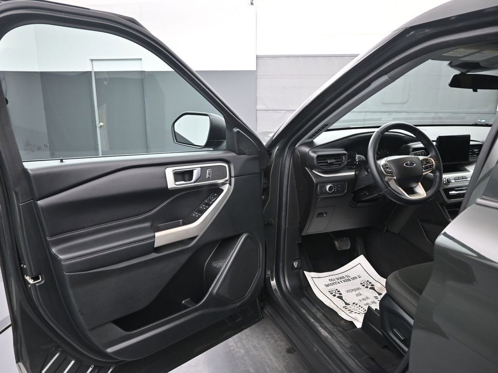 Used 2022 Ford Explorer XLT image 9