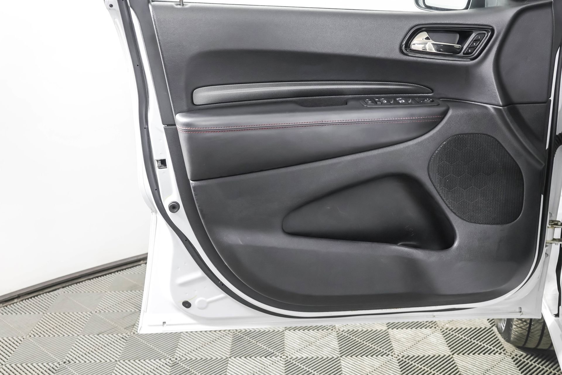 Used 2023 Dodge Durango GT image 39