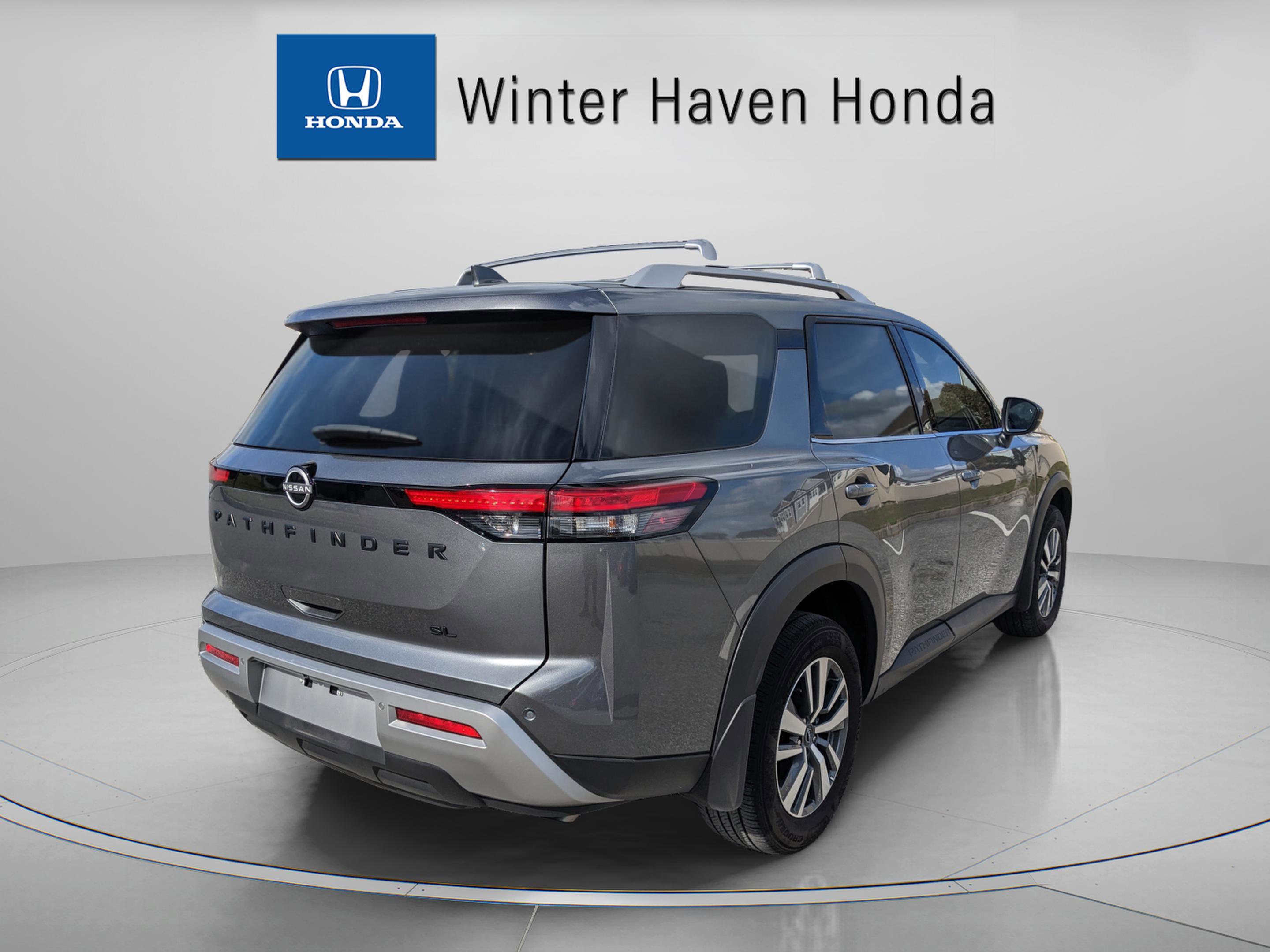 Used 2024 Nissan Pathfinder SL w/ Black Appearance Package image 8