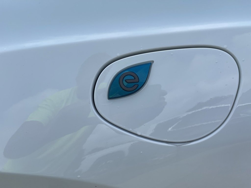 Used 2024 Chrysler Pacifica Select image 5