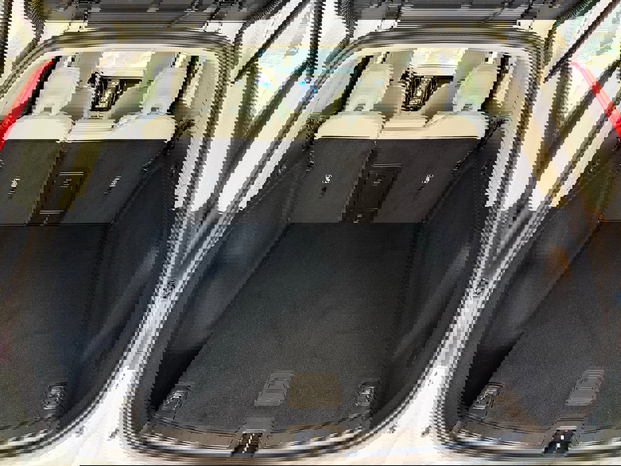 Certified 2025 Volvo XC60 B5 Core image 26