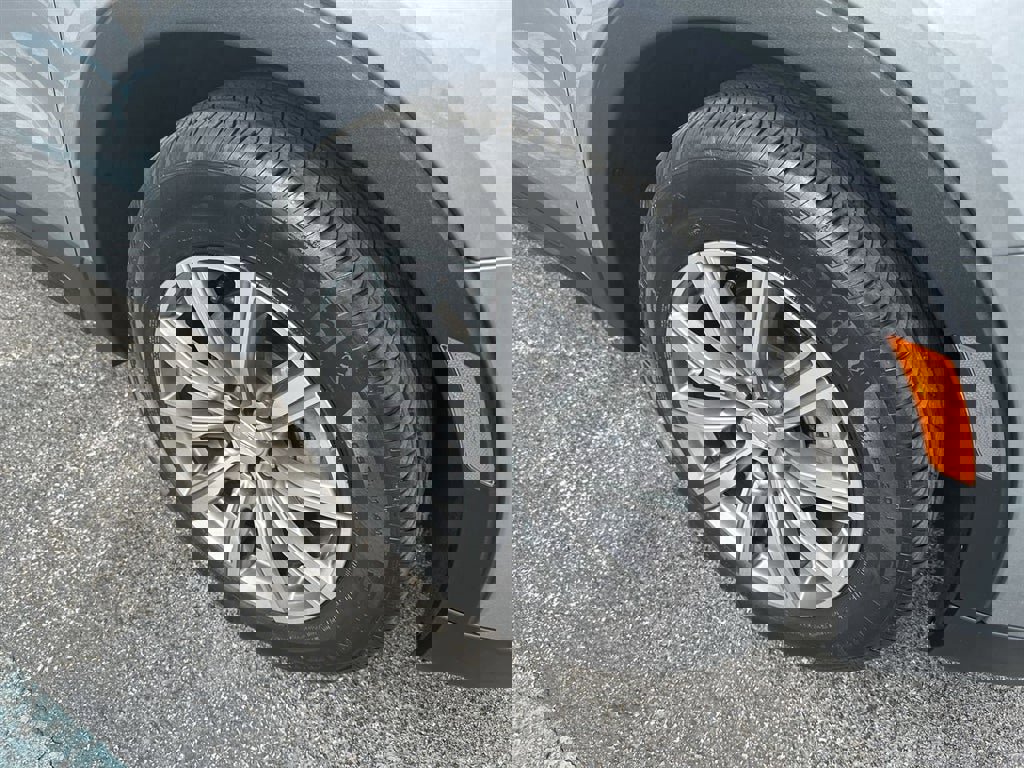 Certified 2023 Cadillac XT4 Sport w/ Cold Weather Package image 10