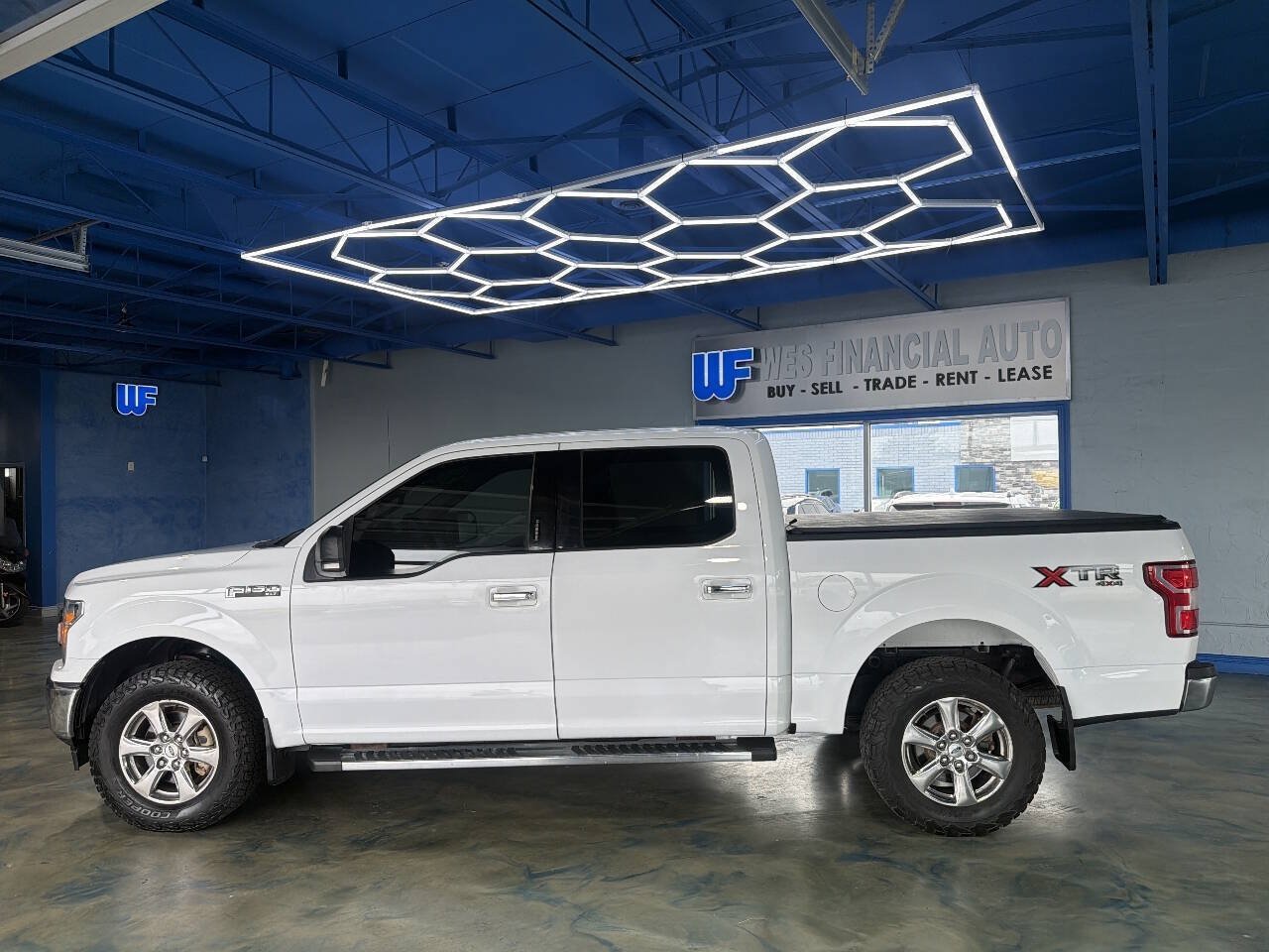 Used 2018 Ford F150 XLT w/ Equipment Group 302A Luxury AWD/4WD image 12