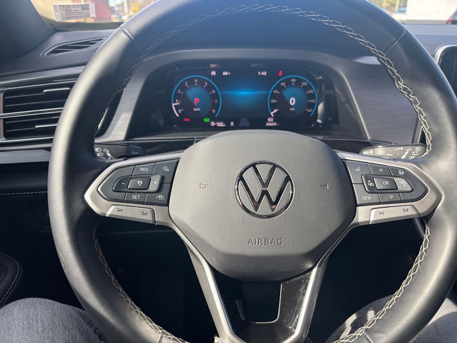 Used 2025 Volkswagen Atlas Cross Sport SE image 32